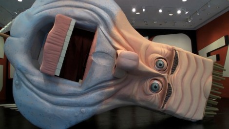 Wayne White’s enormous puppet head of George Jones installed at the Rice Gallery in Houston, Texas. Courtesy of Tremolo Productions.