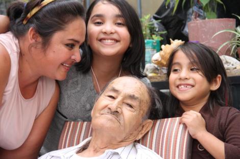 Lidia Labra’s family in Mexico in Robert D. Lemon’s “Transfusión.” Courtesy of Amplified Contrasts.