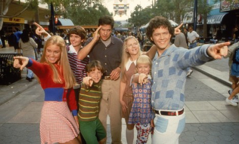 Christine Taylor, Paul Sutera, Jesse Lee Soffer, Tim Matheson, Jennifer Elise Cox, Olivia Hack and Christopher Daniel Barnes in Arlene Sanford’s “A Very Brady Sequel.” Courtesy of Paramount Pictures.