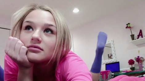 sfp-movie-review-a-girl-like-her-is-an-uncomfortable-powerful-portrayal-of-bullying-20150401