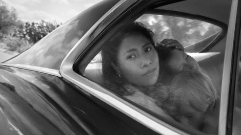 roma-2018-002-woman-children-car-window